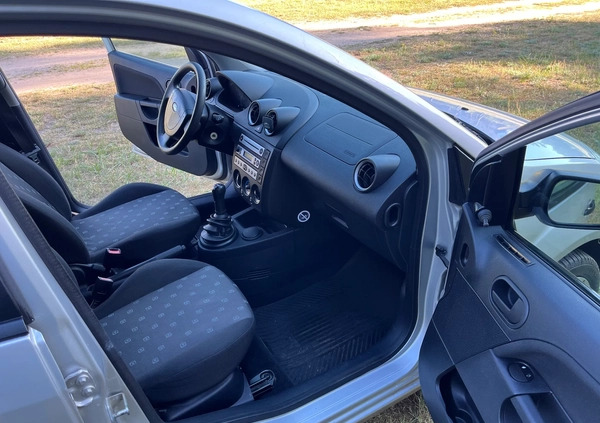 Ford Fiesta cena 5400 przebieg: 220000, rok produkcji 2004 z Dębno małe 46
